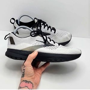 Brooks | Revel 5 white/black running sneakers | WMS 9